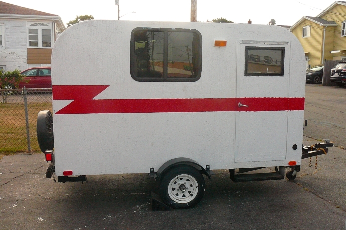 Trailer right side small.JPG