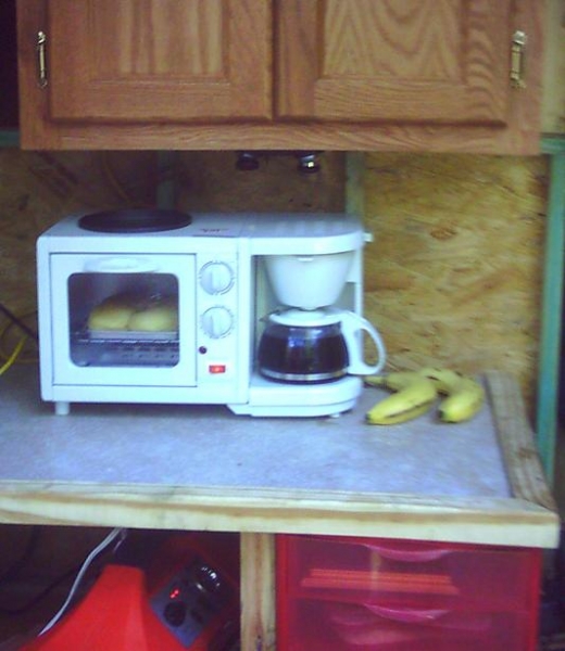 TOASTER OVEN / COFFEE POT
