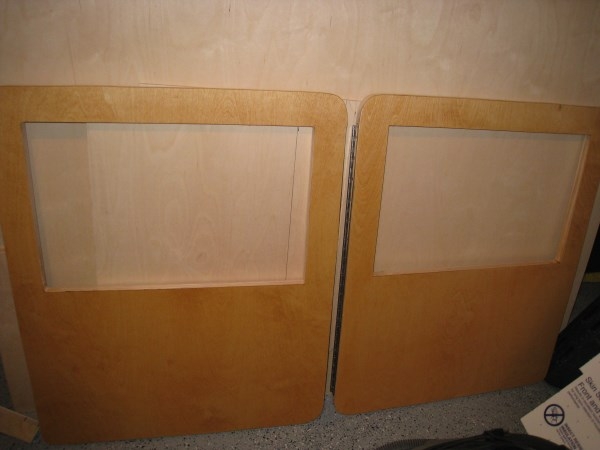 Door interior panels stained and started varnishing - IMG 2537