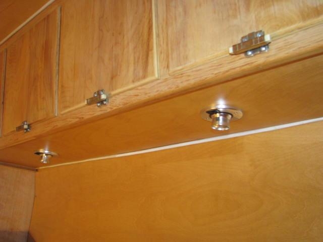 lights under cabinet