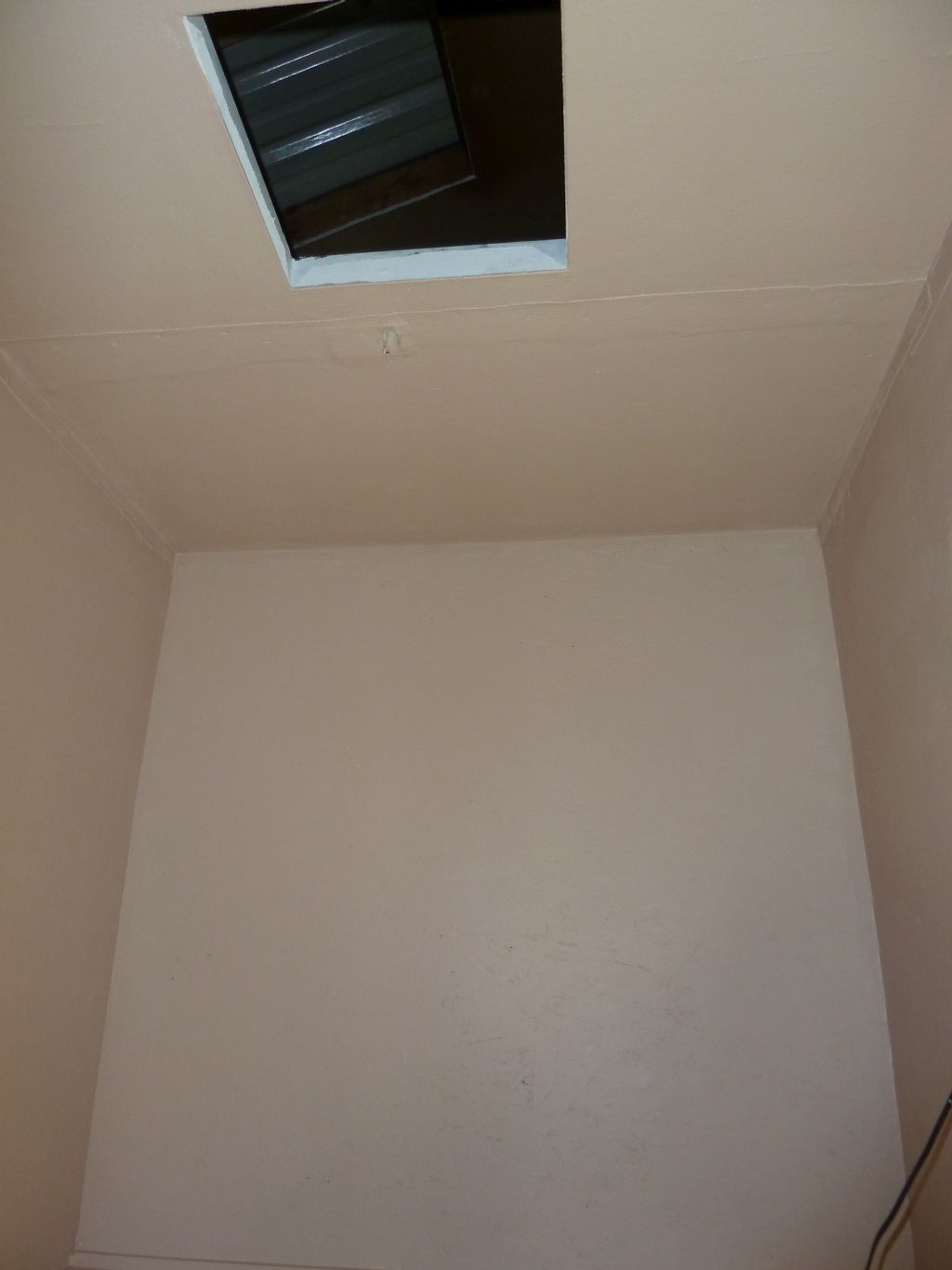 Looking back to galley bulkhead.jpg