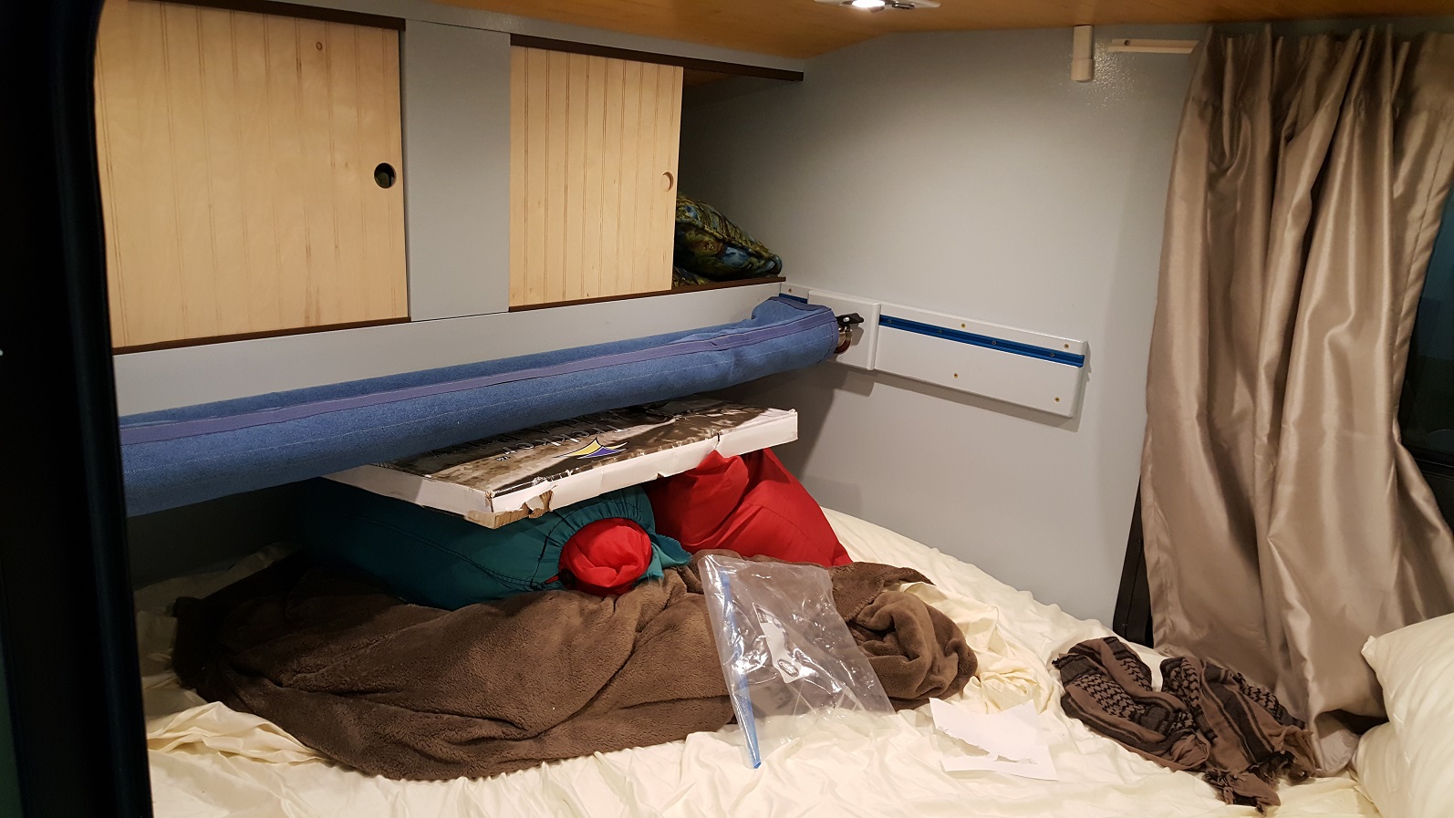20161006 bed closed small.jpg