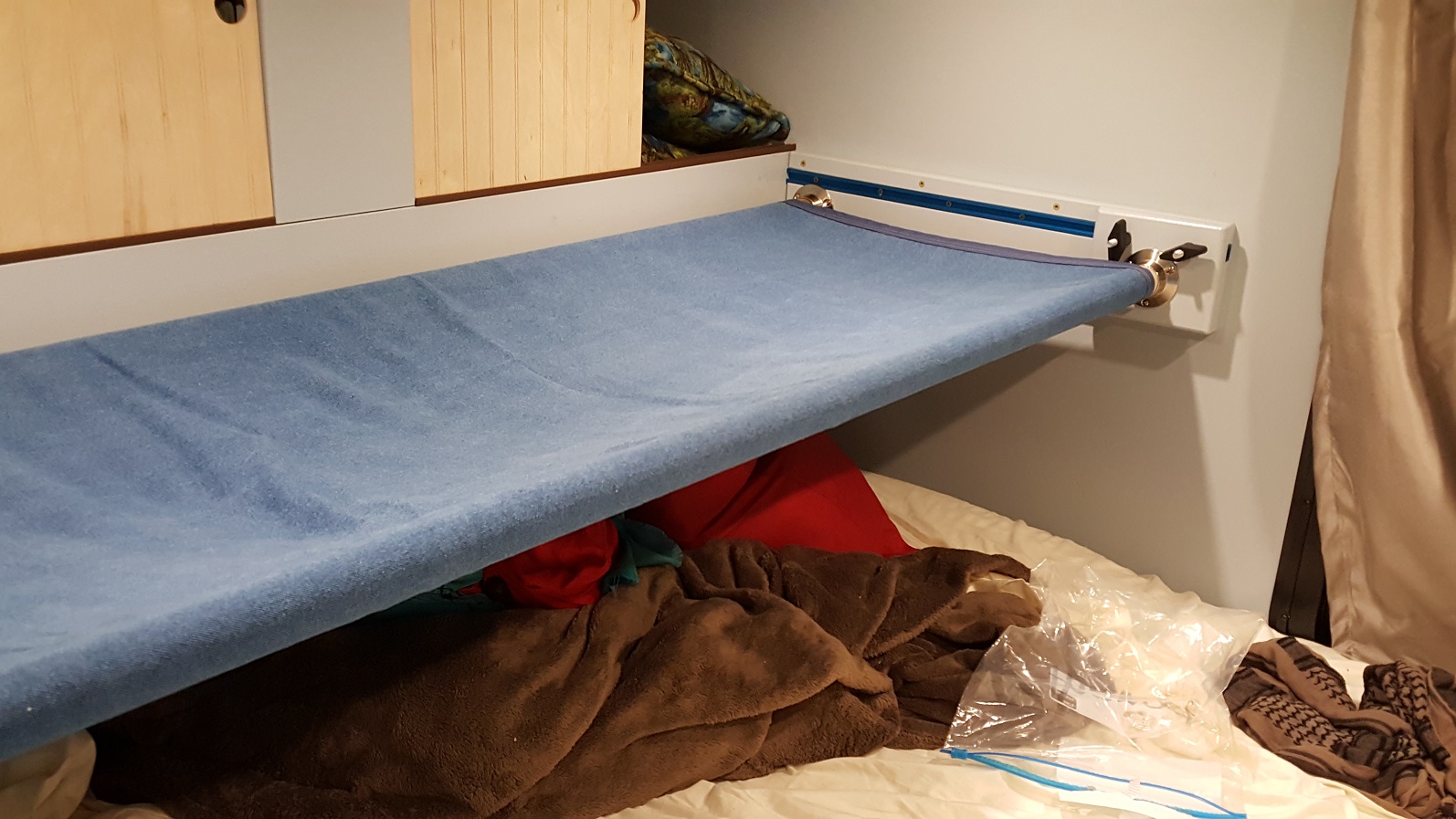 20164006 bed open small.jpg
