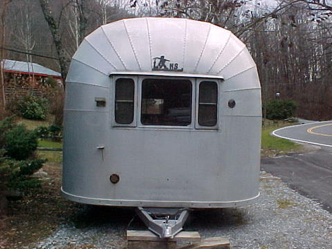 Airstream Cruiser 1952.jpg