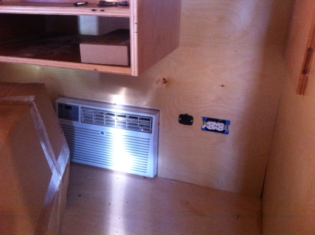 outlets in cabin.JPG