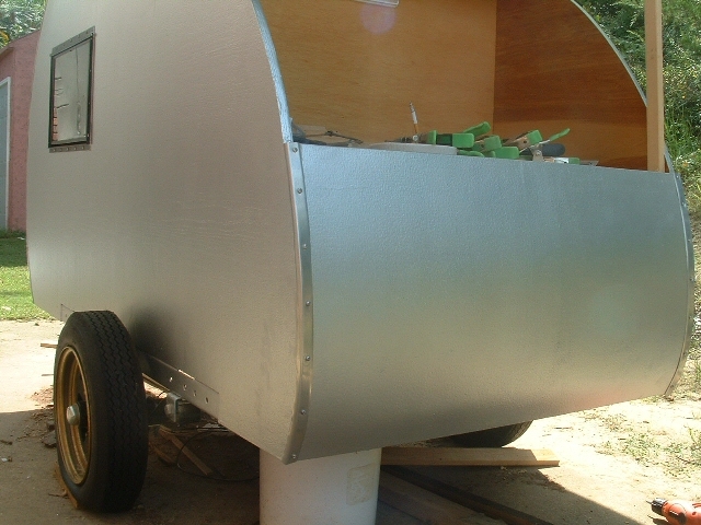 Roof edge moulding below galley