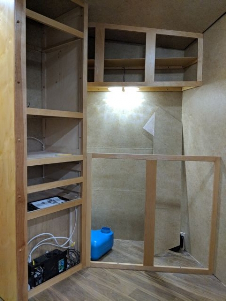 25 - Kitchen lowers