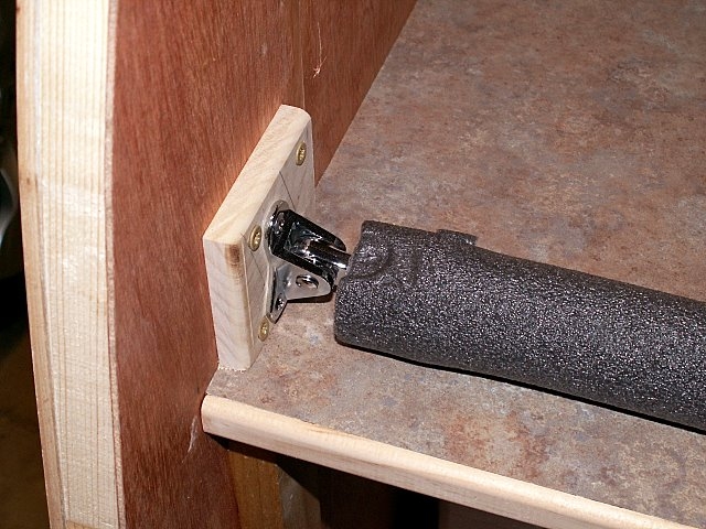 Hatch prop attachment to galley side wall