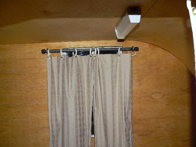 Assist bar/curtin rod