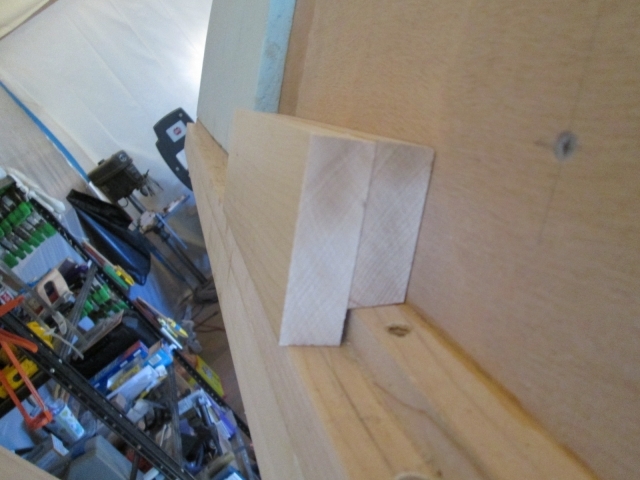 Hatch Handle Blocking Gap