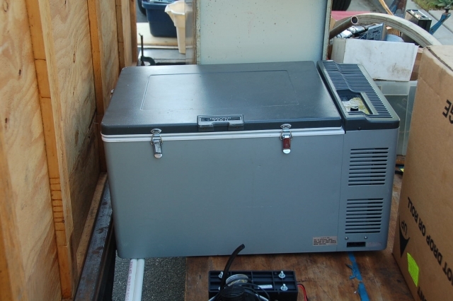 ac-dc reefer chest