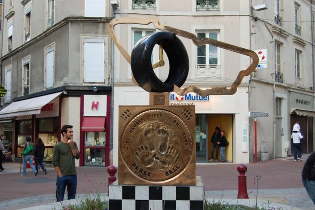 In Le Mans center a tribute to Derek Bell the racing driver