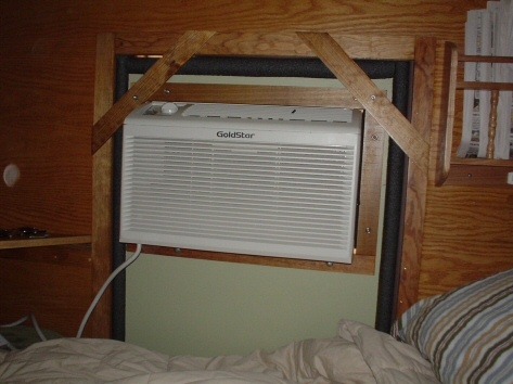 Used the same idea for the inside........screw and insert nut for corner brackets.