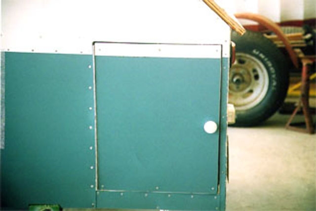 Left compartment door w/knob