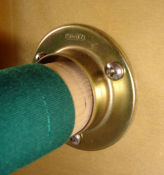Bunk hardware, the other side is a half-circle bracket