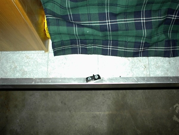 Floor mounted snuging lock slide for hatch lock