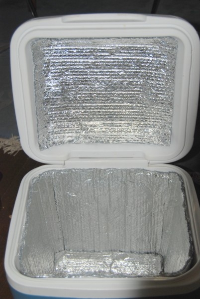 inside cooler Igloo MaXcold roller