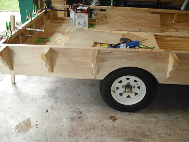 Gypsy wagon ledge supports