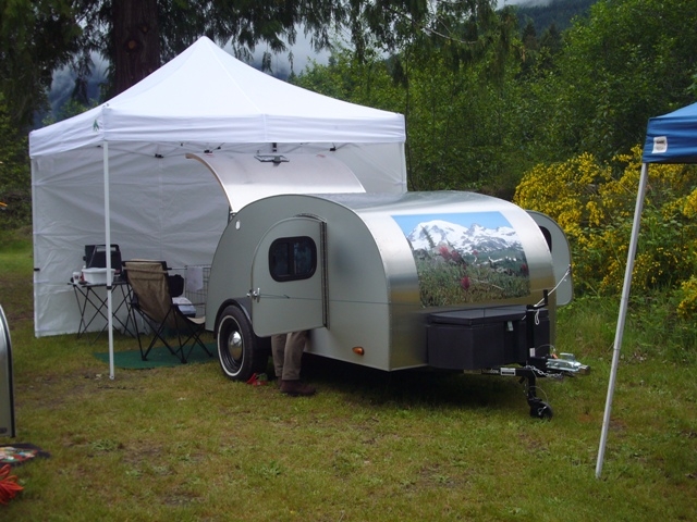 Set up for rain at Spring Fling 2006