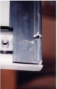 Cut in TD hinge for set screw