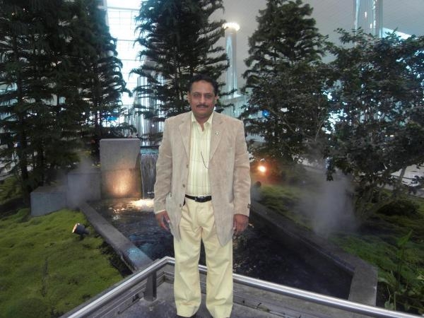 SAM AT DUBAI AIRPORT