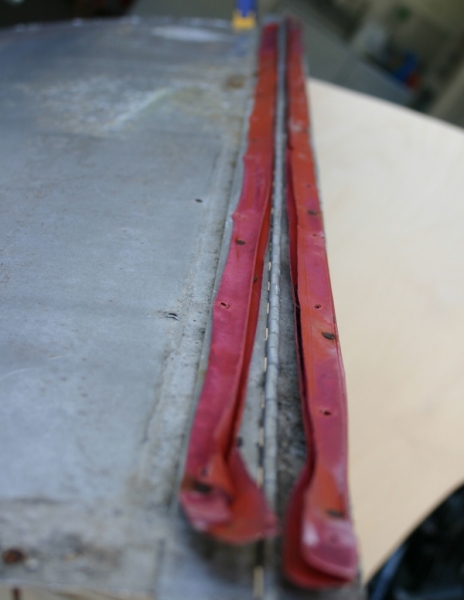 One more shot of the hinge.