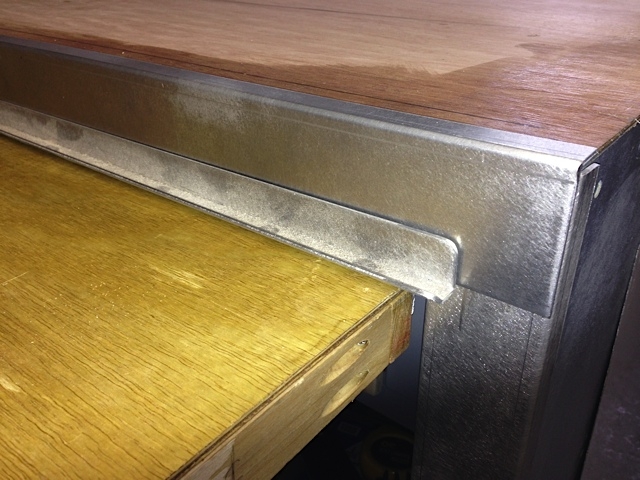 Hatch Hinge driprail