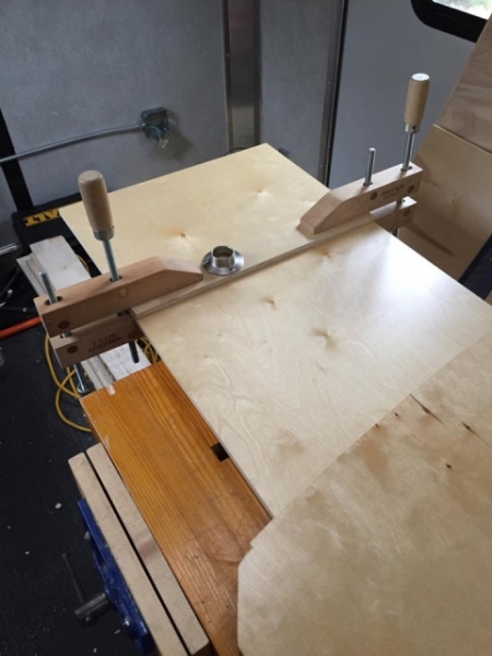 Closet rod support right side