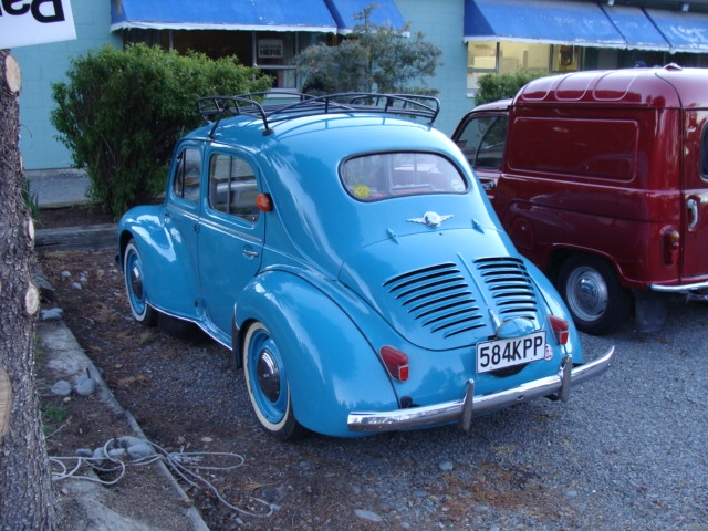 Renault 4CV.  the engine end.