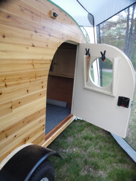 Scr tent starboard door