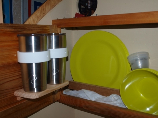 Cup plate storage