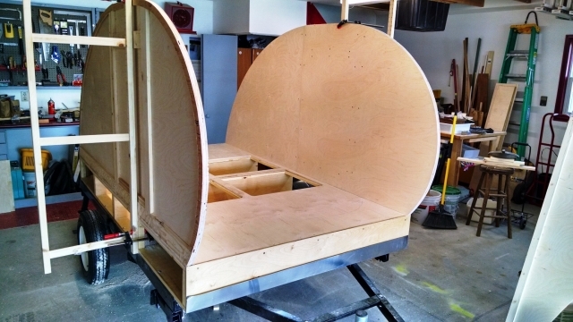 Connected side walls
