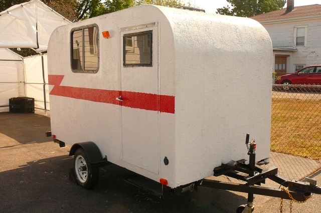 Trailer right + front