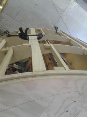 Finishing hatch struts