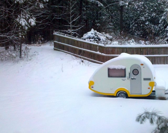 T@Bitha shivers in 7" of snow