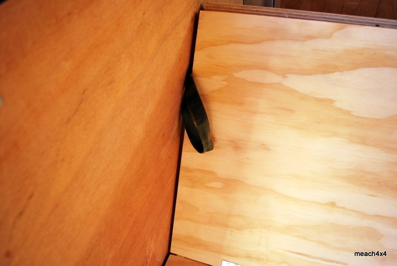 handle for lifting bed up for sofa configuration