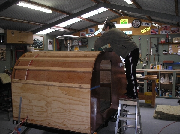 In goes the roof insulation.