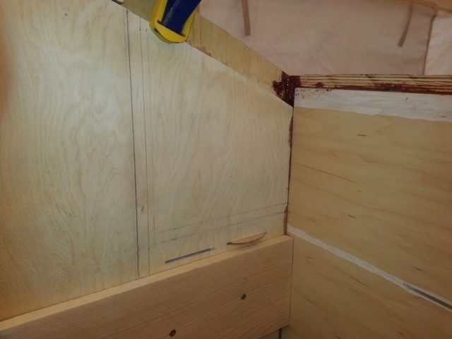 Rear shelf support