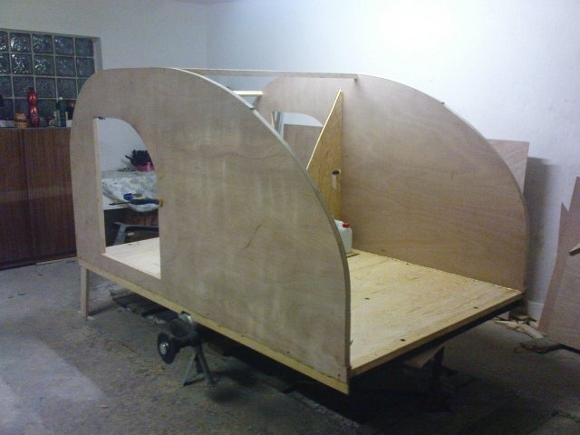 instalation walls on the floor