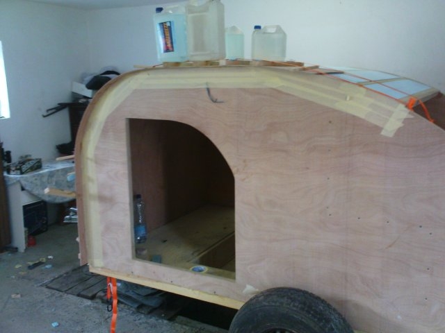 first layer of roofing plywood gluing