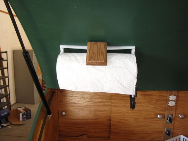 paper towel restrainer