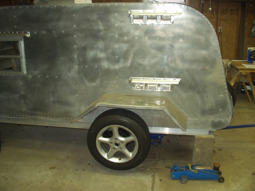 Side view showing fridge vents and new rims/tires