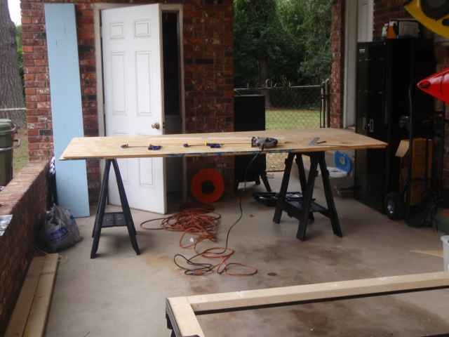 a look at my way too small work area