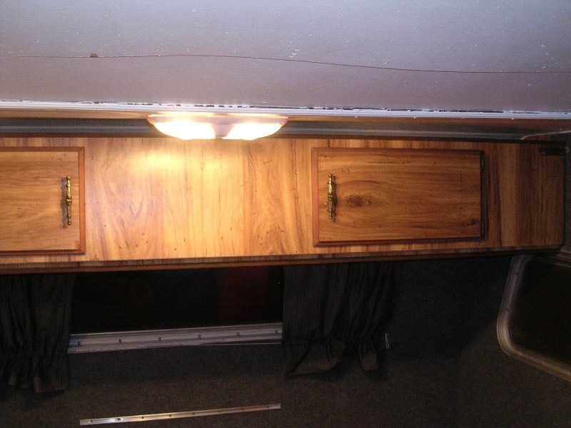 Upper cabinet/bed - 2