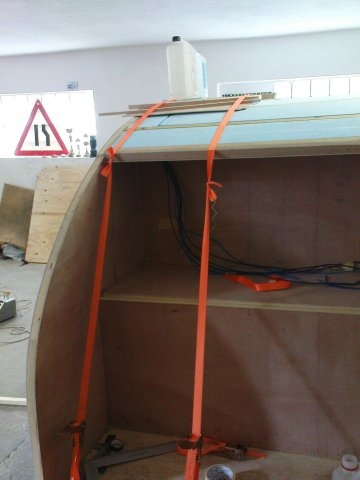first layer of roofing plywood gluing